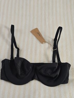 SKIMS Smoothing Intimates Strapless Unlined Bra Size:32B Onyx